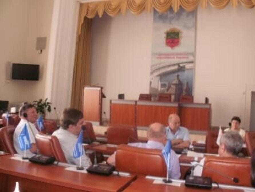 В Запорожье есть бизнесмен, который покупает ГАИ дорожные знаки за 10 тыс. грн.