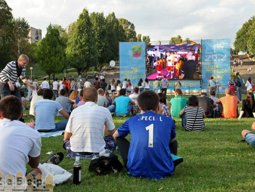 В Запорожье открыли самую большую фан-зону к Евро-2012