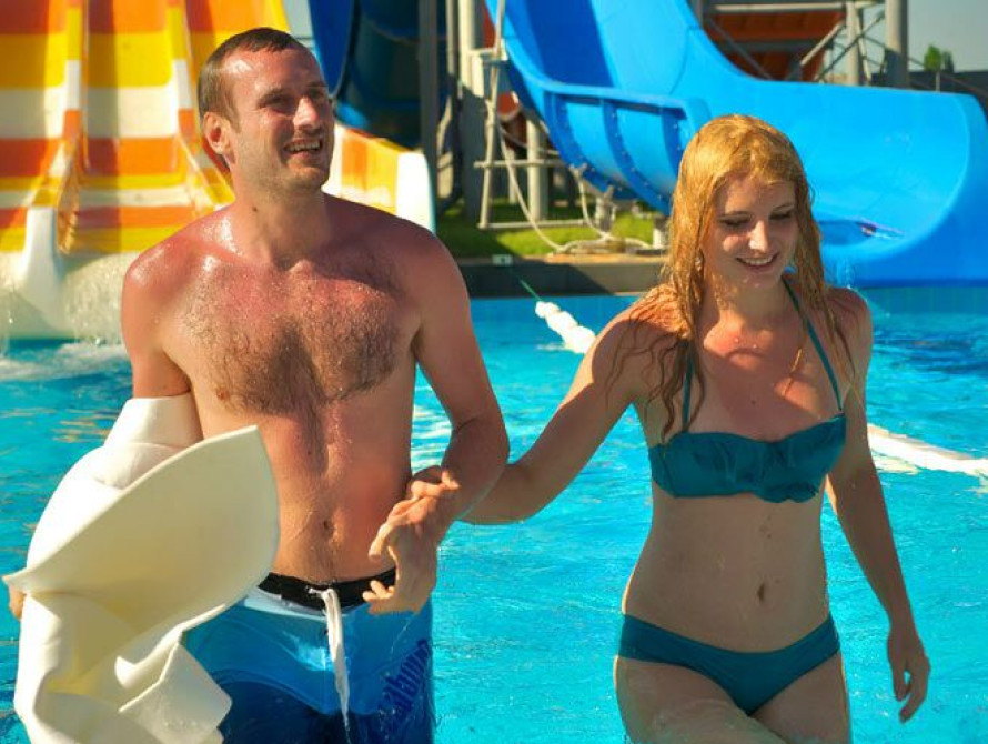 Принц Френсис Романов и его запорожская принцесса отдохнули в аквапарке