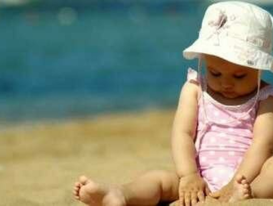 В Бердянске матери "оставляют" детей пляжным спасателям