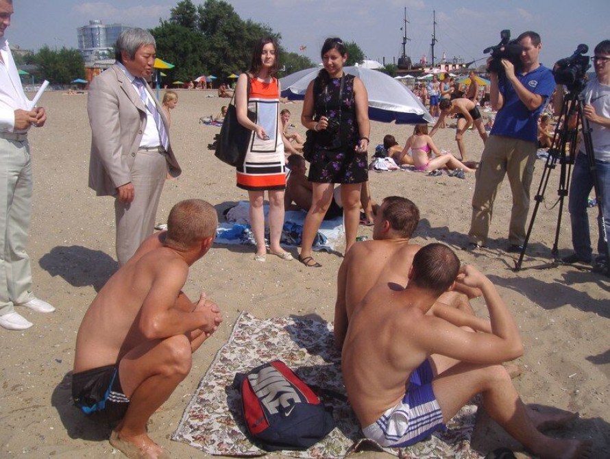 В Запорожье мэр проверил как идет реконструкция пляжей