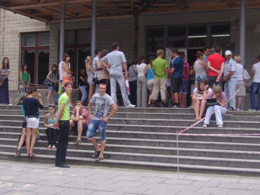 Начались творческие конкурсы для абитуриентов