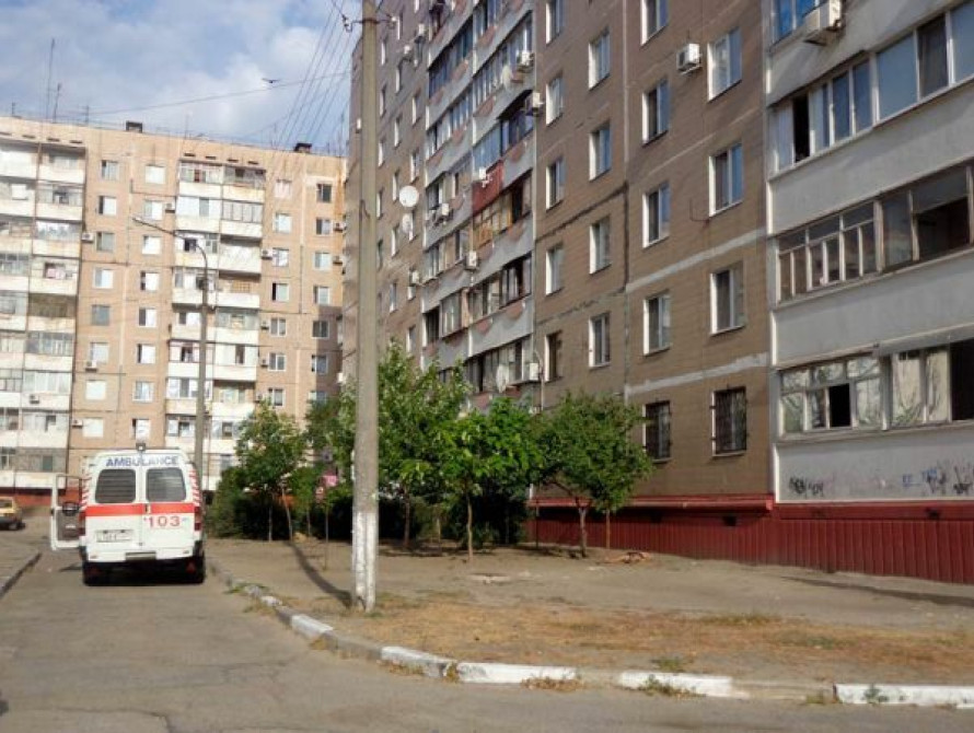 В Запорожье мужчина выпал из окна девятиэтажки