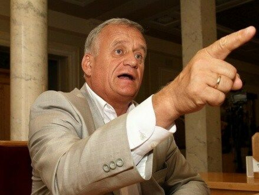 Запорожский нардеп сдавал кровь в доме культуры