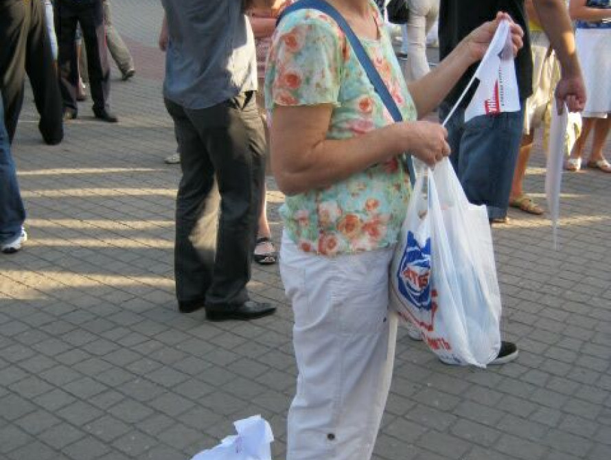 Кужель привезла в Запорожье телевизор с Яценюком