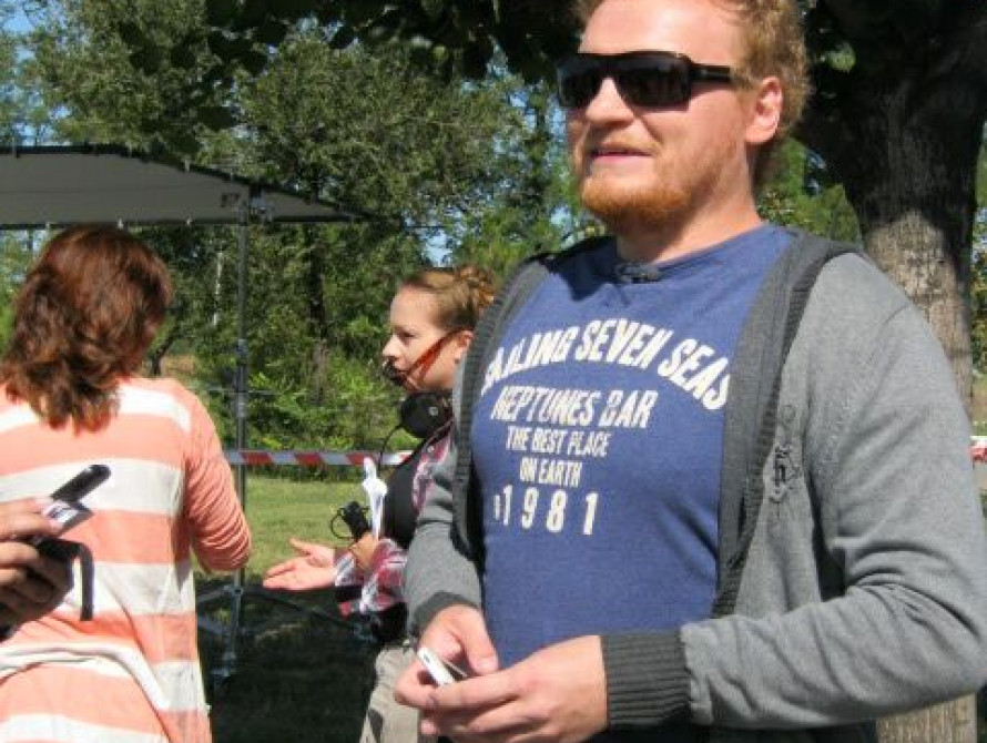 В Запорожье братья Сафроновы пробивают машины руками