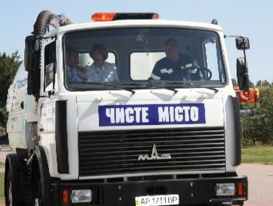 Для улиц Запорожья приобрели пылесосы