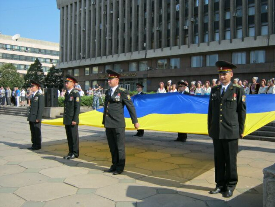 В Запорожье отметили День флага... поднятием флага