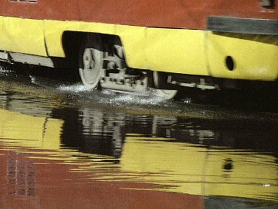 Из-за дождя в Запорожье закрыли движение двух маршрутов