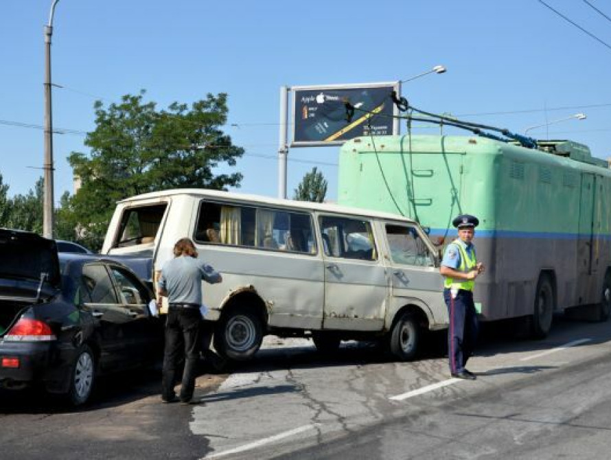 В Запорожье в центре города тройное ДТП