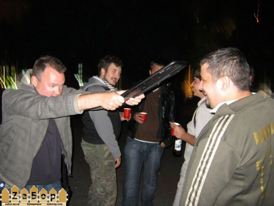 В центре Запорожья программисты подрались клавиатурами