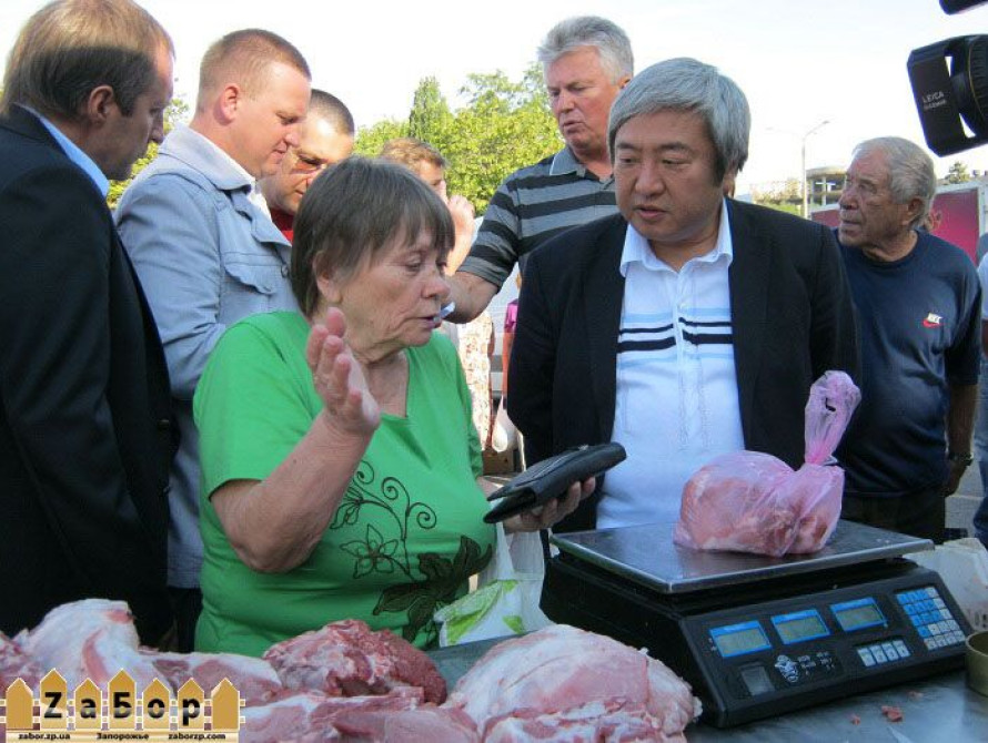 На продовольственной ярмарке в Запорожье дешевые овощи, но не мясо