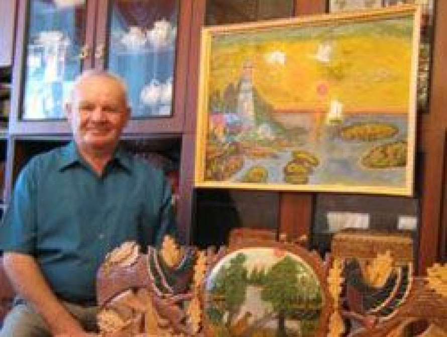 В Энергодаре устроили галерею в жилом подъезде 