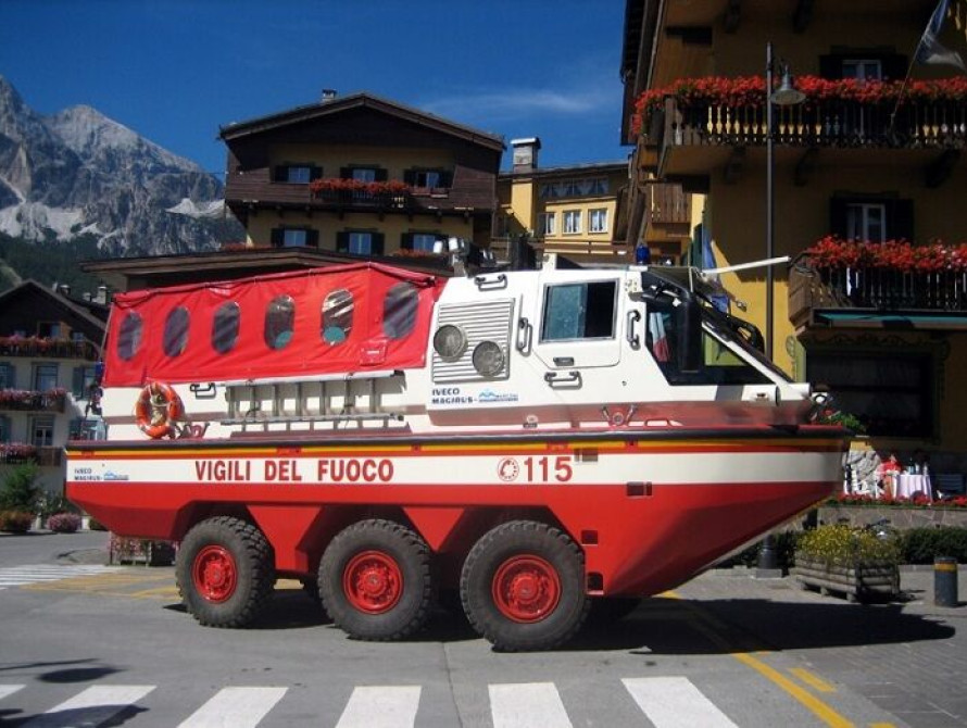 В Запорожье спасателям обещают поднять зарплаты и подарить спец-автомобиль