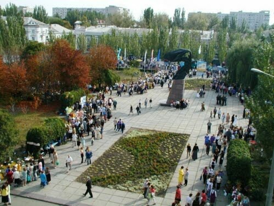 В Бердянске реконструировали центральную площадь города