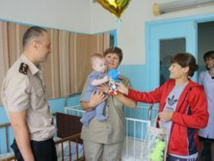 Жительница Запорожья усыновит малыша, семья которого сгорела