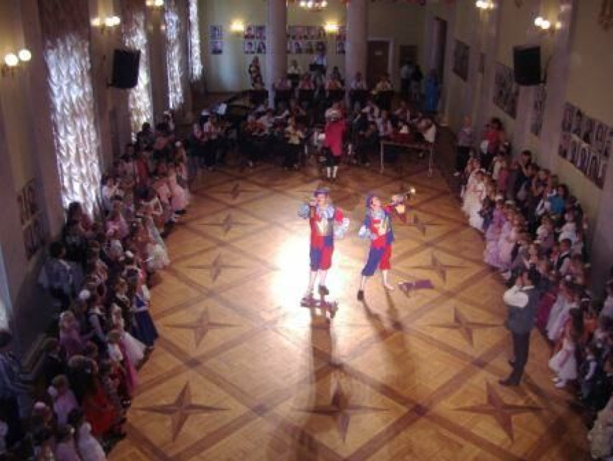 Дети Запорожья побывали на балу у короля