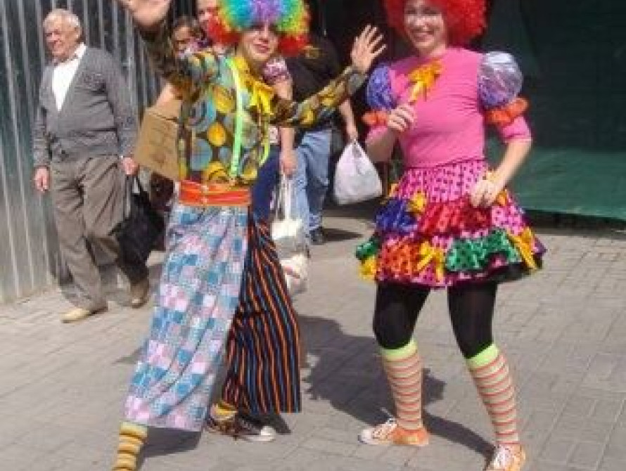 В Запорожье за "регионалов" агитируют клоуны