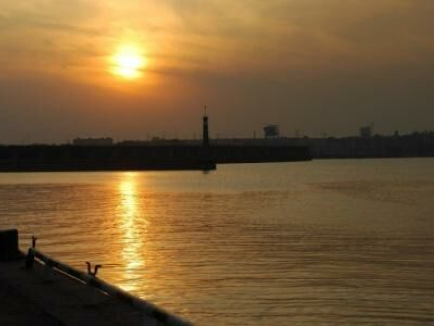 В Запорожье девушка упала с 10-метровой высоты в порту