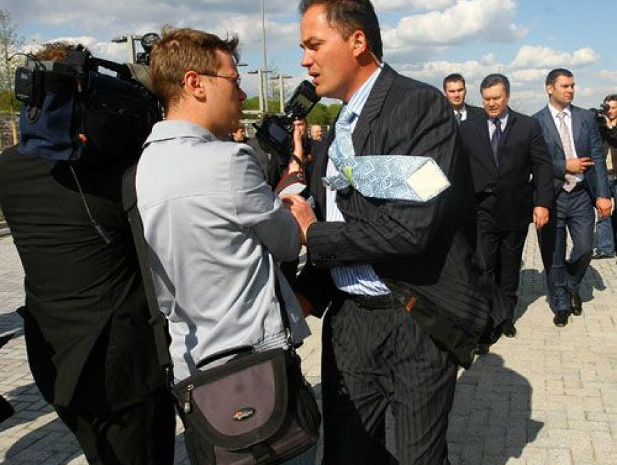 В селе под Запорожьем полсотни журналистов не пустили посмотреть на Януковича 