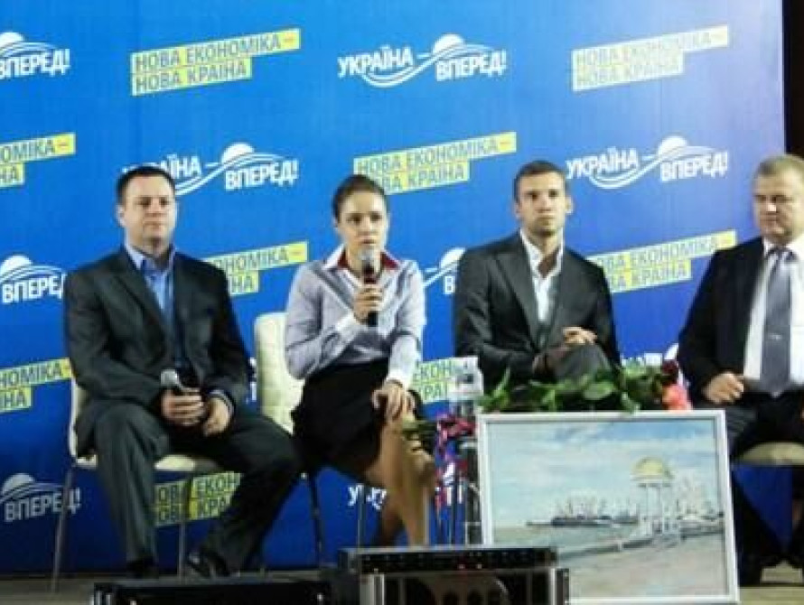 Королевская и Шевченко встретились в Бердянске со студентами