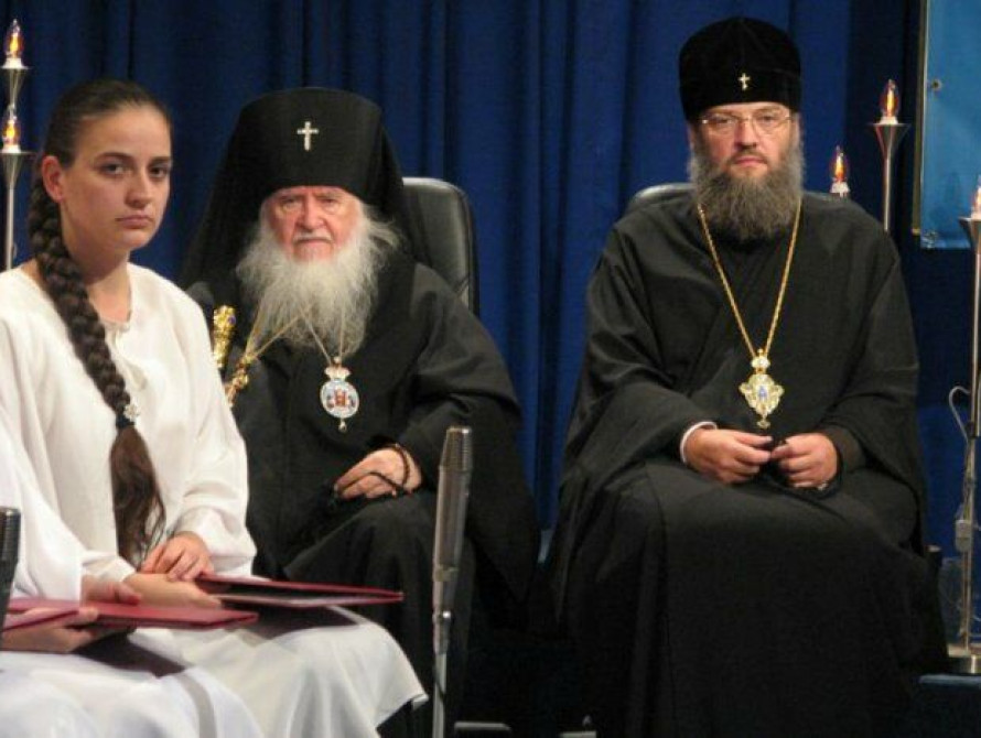 Мэр Запорожья вручил архиепископу Луке медаль