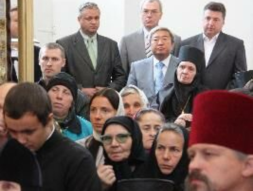 Мэр Запорожья помолился вместе с запорожцами