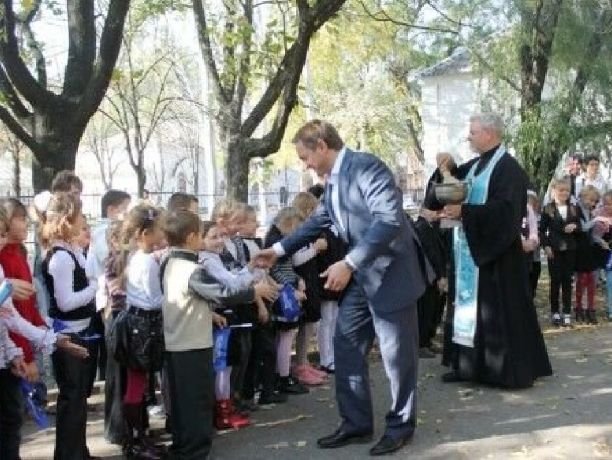 В Запорожской области "регионалы" пиарятся даже в церкви