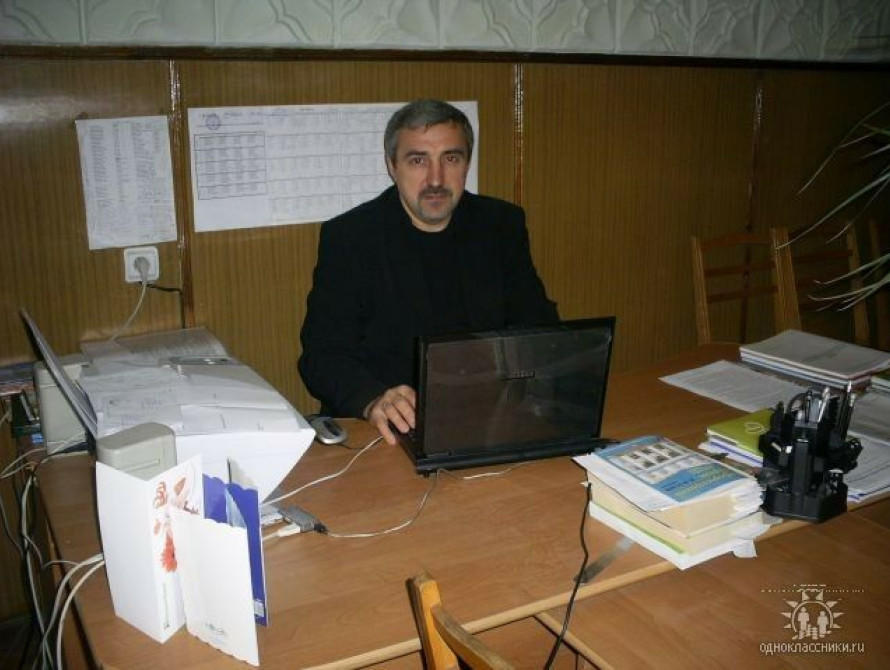 В Бердянске директора школы могут уволить за помощь от выпускников?