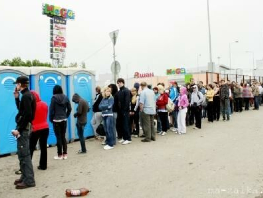 В Запорожье устроили народные гулянья без рабочего туалета