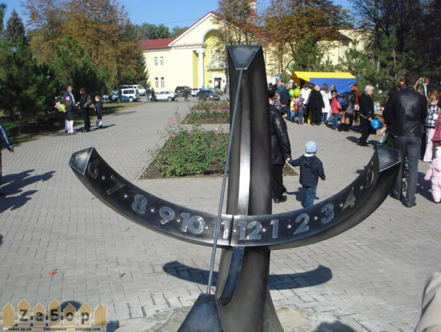 С солнечными часами в Запорожье вышел конфуз