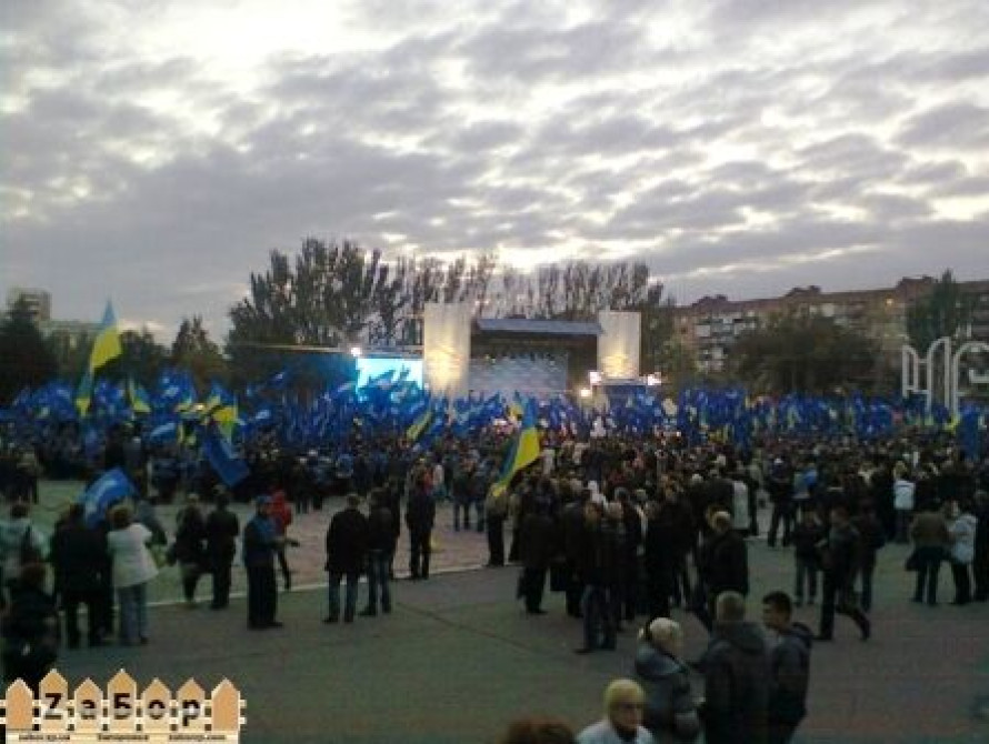 В Запорожье "регионалы" оставили сцену на Фестивальной