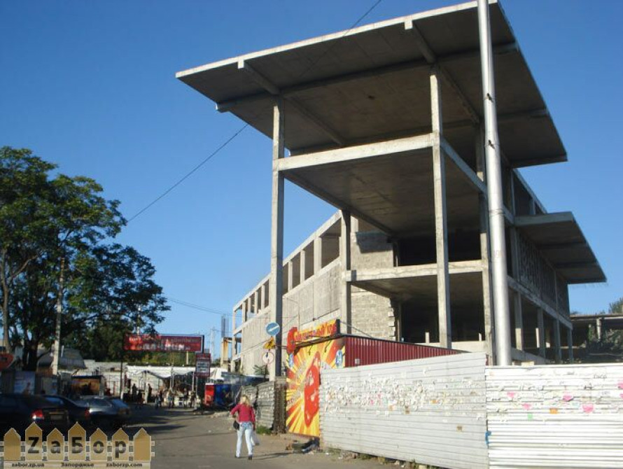 Около ЖД вокзала "Запорожье-1" снова строят