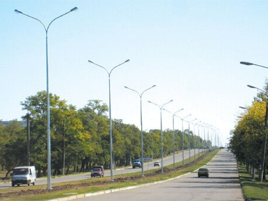 В Бердянске демонтируют наружное освещение, сделанное не регионалами