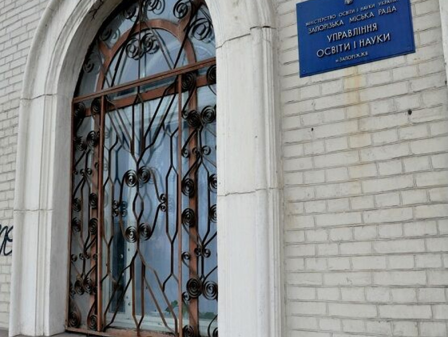 В Запорожье стреляли по окнам центра образования и науки