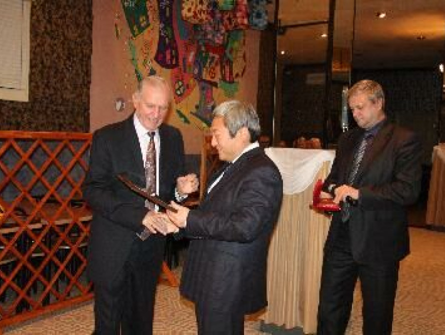 В Запорожье юбилей волейбольной команды "Орбита" отметили речами, грамотами и медалями