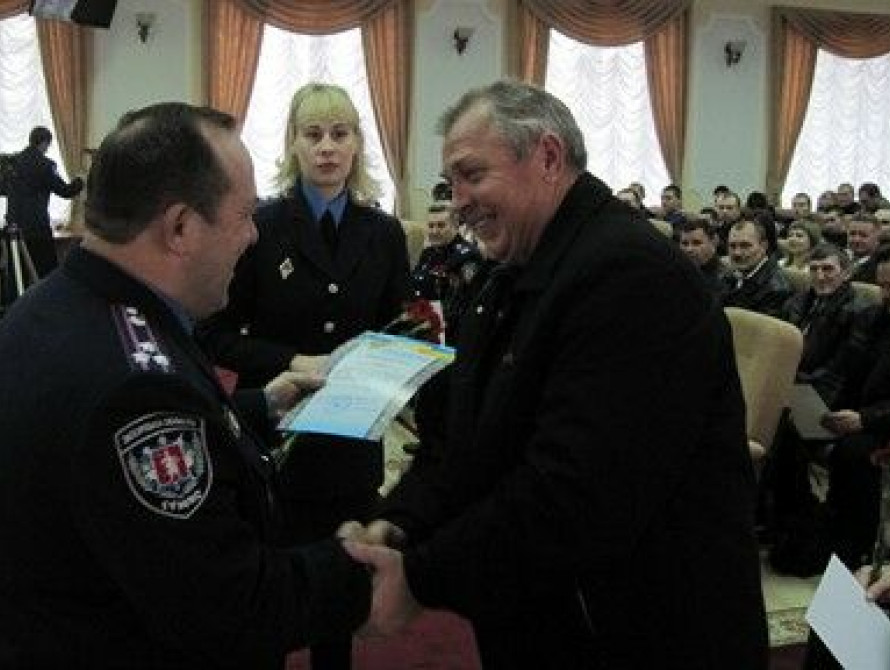 В Запорожье милиционерам подарили сертификаты на квартиры