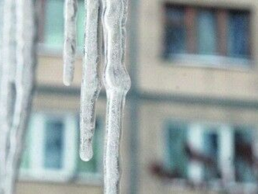 В Мелитополе штрафуют за сосульки и лед