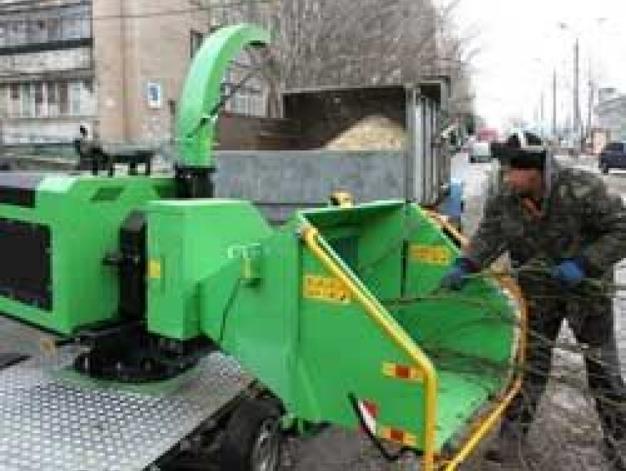 В Мелитополе опробовали новый измельчитель древесины