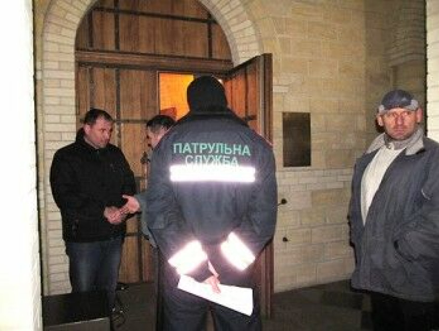 В Бердянске священнослужитель побил мирянина и вынес из храма имущество