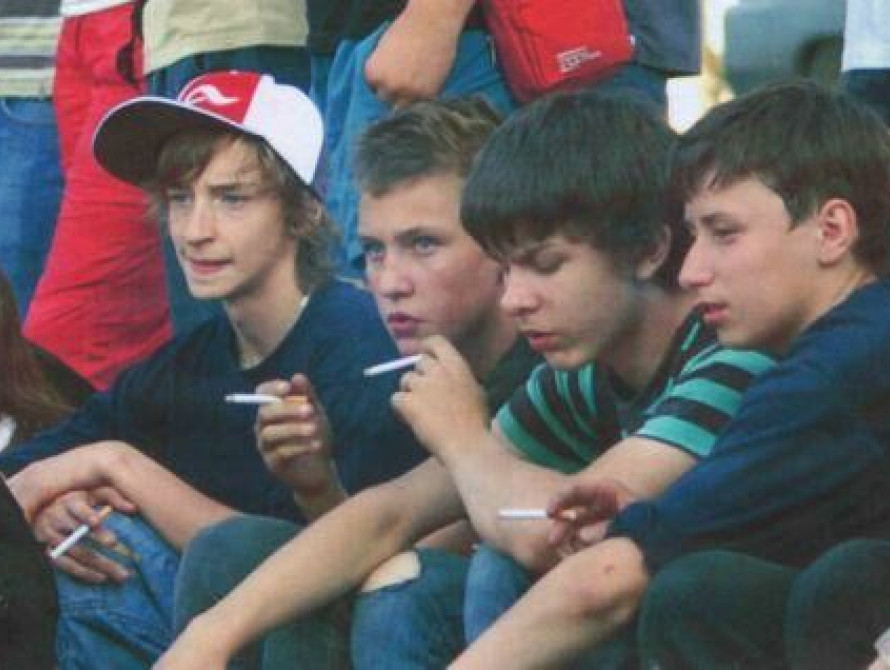 В Энергодаре подростков привлекли к ответственности за курение в школе