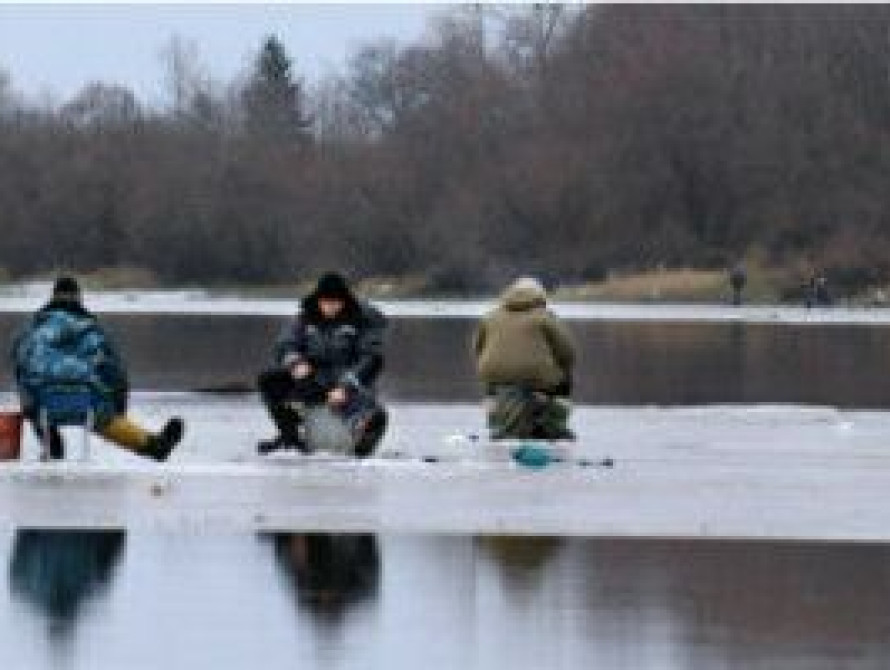 В Запорожской области перевернулась лодка с рыбаками, спаслись только двое