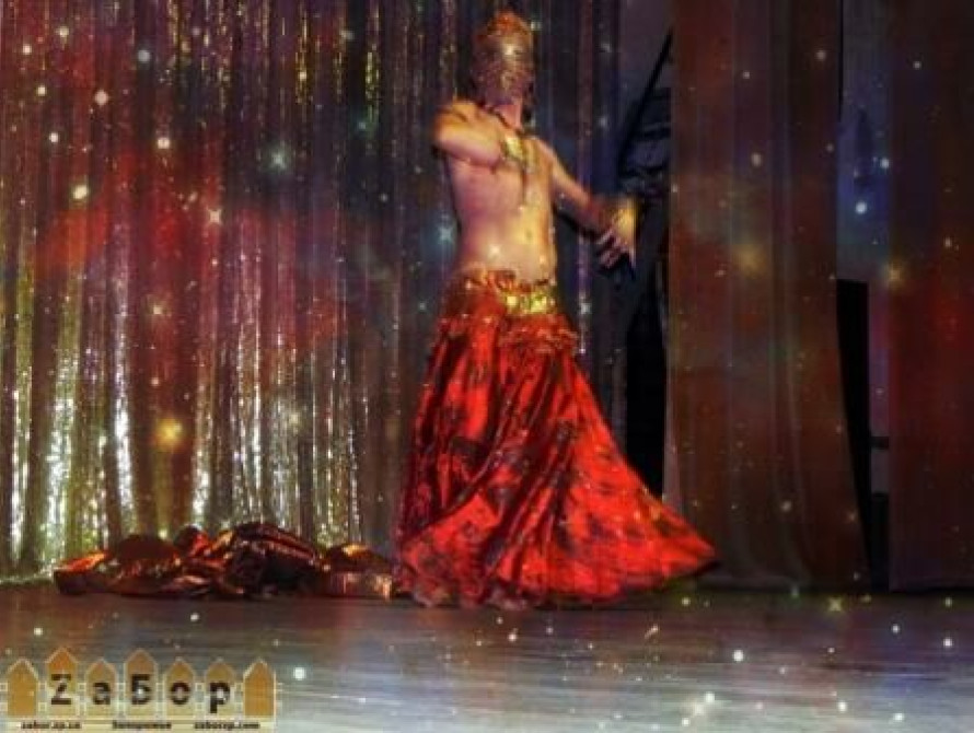 В Запорожье конкурс восточного танца стал международным: приехали россияне и питон