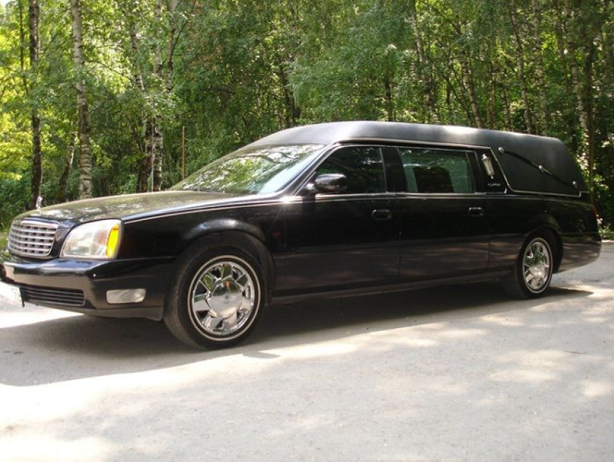 В Запорожье перевезти труп в 2 раза дороже, чем молодоженов