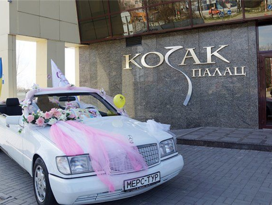 В Запорожье прошла выставка со странными конкурсами, пузырями и куклами 