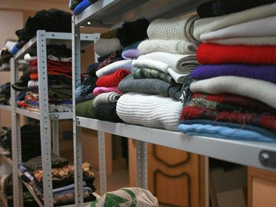 В Запорожской области продавцы бесплатно раздавали новую одежду