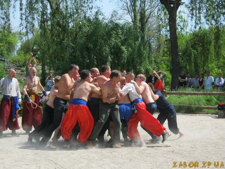 В Запорожье Пасху у Дуба отпраздновали без ажиотажа