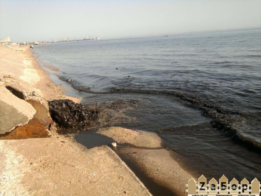 В Запорожской области в море выбросили канализационные отходы