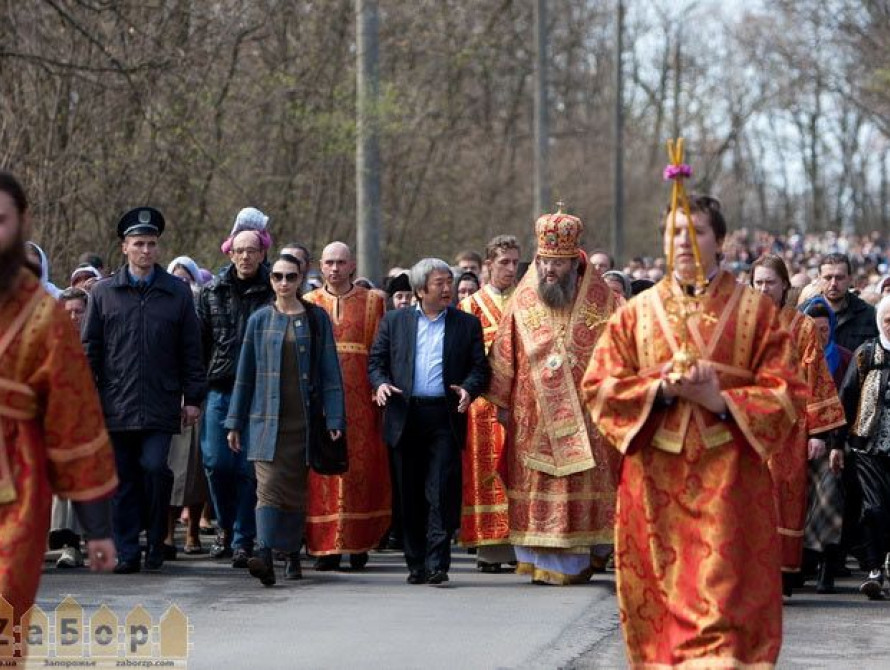 Мэр Запорожья присоединился к крестному ходу в финале