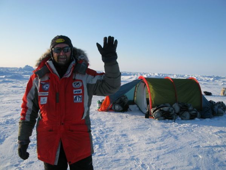 Летчики не смогли приземлиться на льдину к запорожцу 